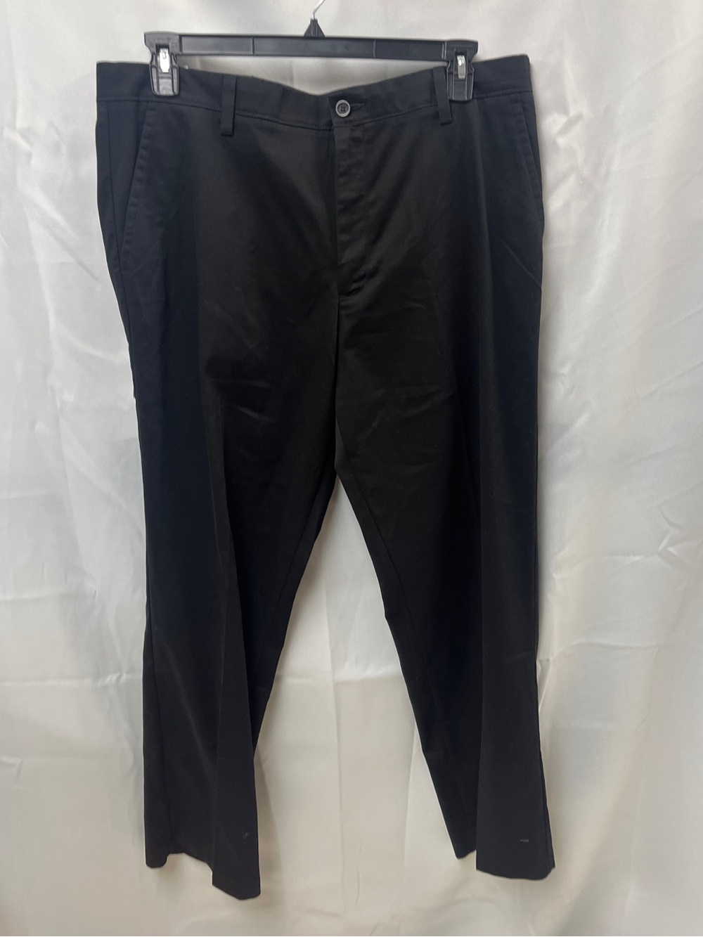 Docker Easy Khaki Stretch pants Size 38x32 NWT